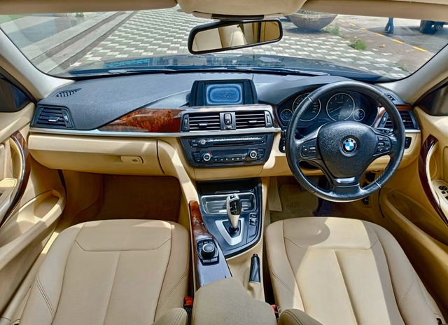 BMW BMW 3 Series view 4
