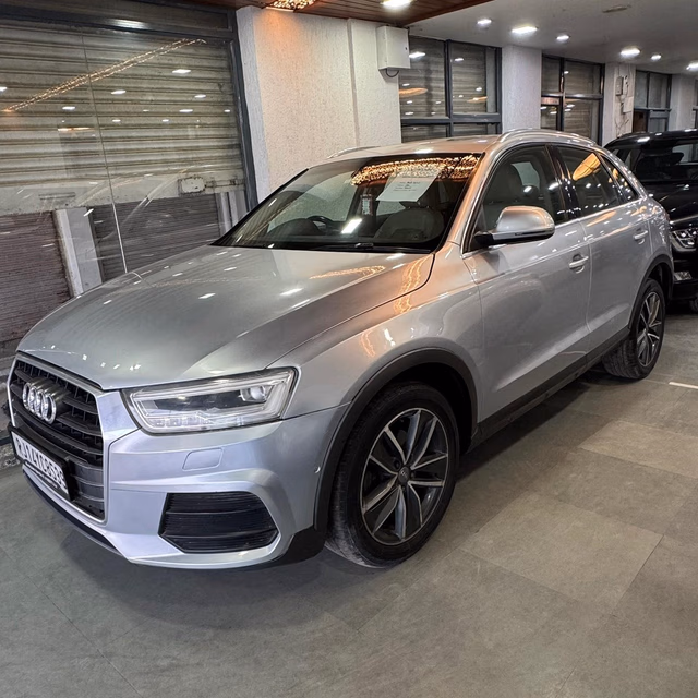 Audi Audi Q3 view 3