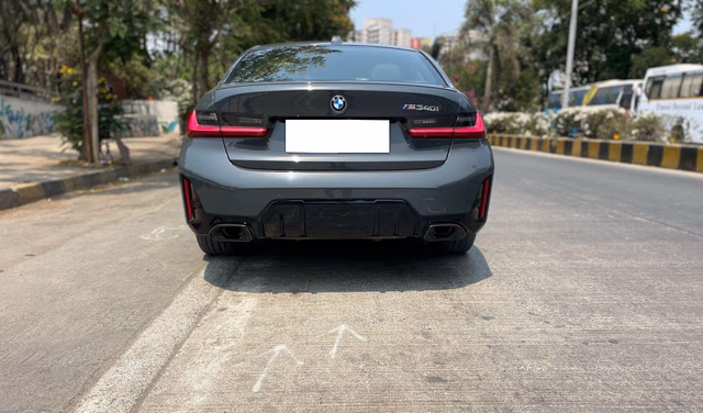 BMW BMW 3 Series view 3