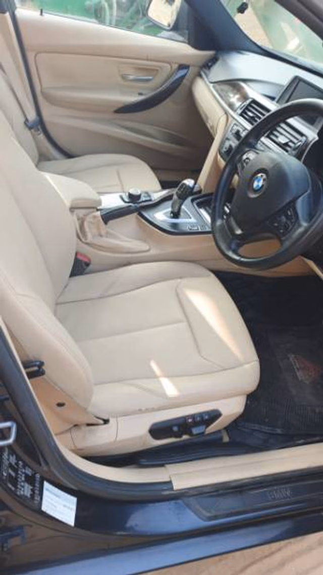 BMW BMW 3 Series view 5