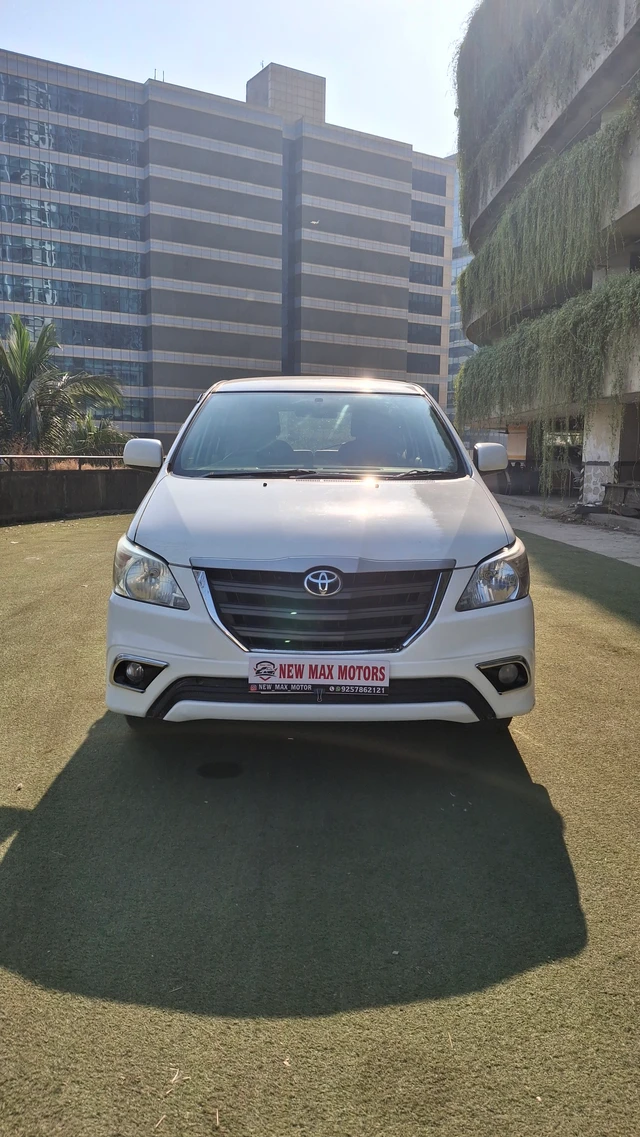 Toyota Toyota Innova view 2
