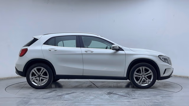 Mercedes-Benz Mercedes-Benz GLA Class view 4