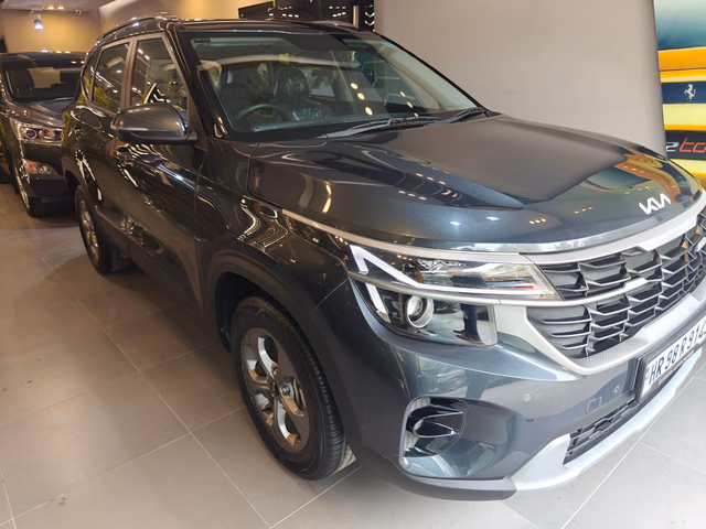 Kia Kia Seltos view 2