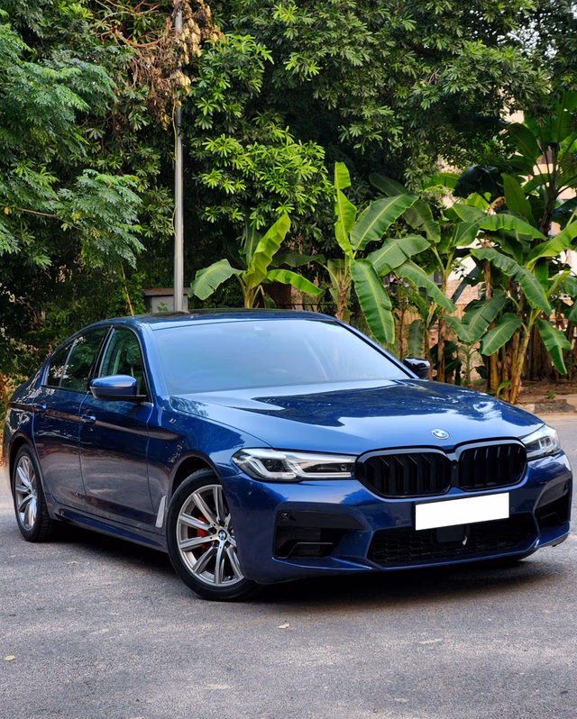 BMW BMW 5 Series view 2