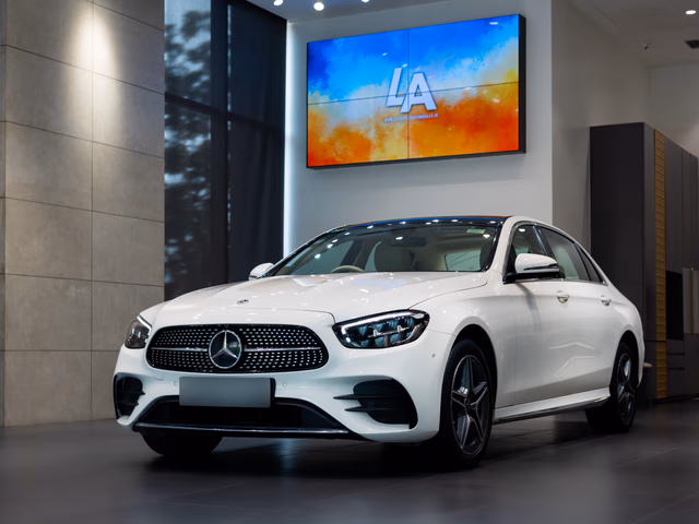 Mercedes-Benz Mercedes-Benz E-Class view 5