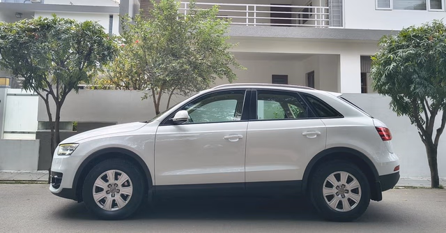 Audi Audi Q3 view 5