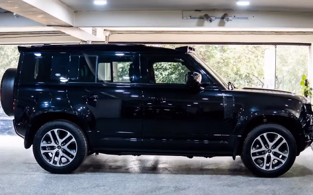 Land Rover Land Rover Defender view 3