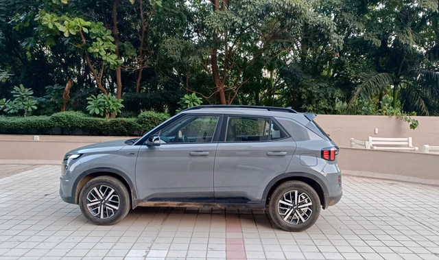 Hyundai Hyundai Venue N Line view 4