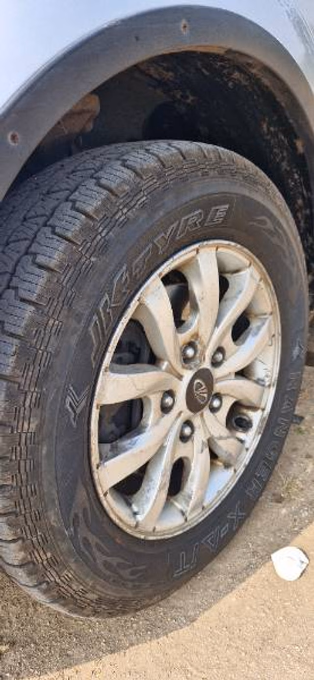 Mahindra Mahindra XUV500 view 5