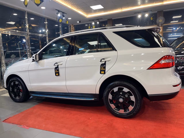 Mercedes-Benz Mercedes-Benz M-Class view 5