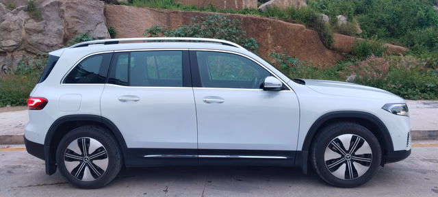 Mercedes-Benz Mercedes-Benz EQB view 3