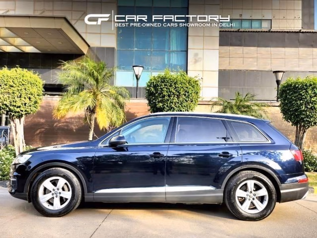 Audi Audi Q7 view 5