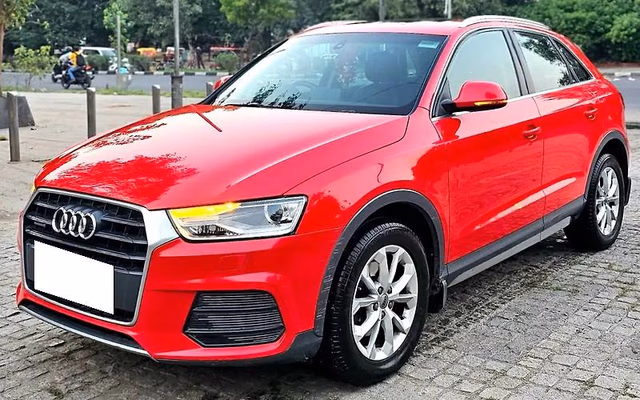 Audi Audi Q3 view 4