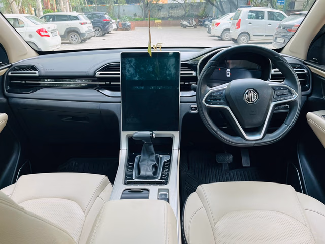 MG MG Hector view 4