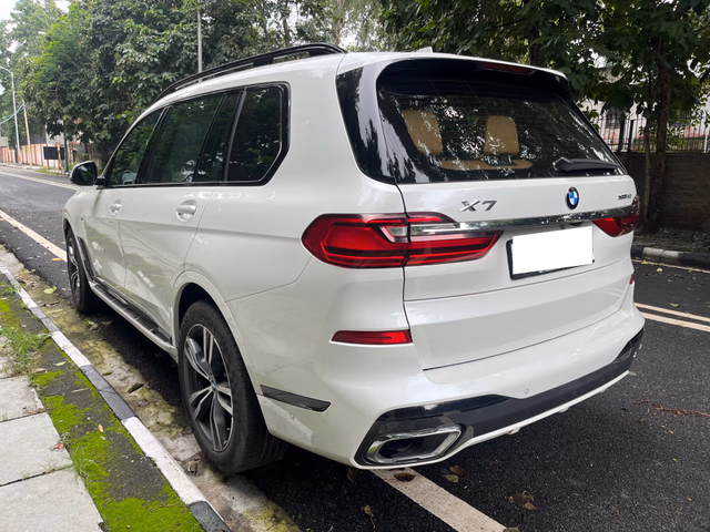 BMW BMW X7 view 5