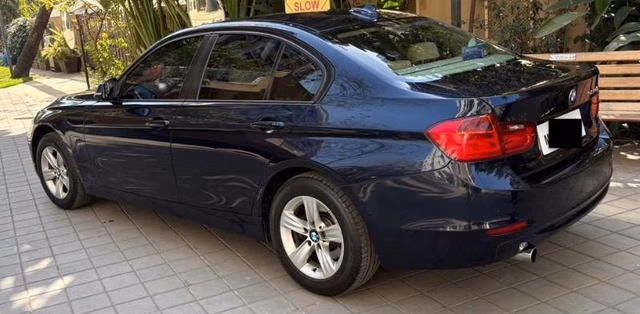 BMW BMW 3 Series view 4