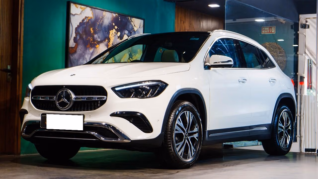 Mercedes-Benz Mercedes-Benz GLA view 4