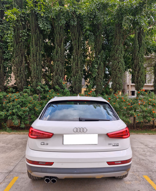 Audi Audi Q3 view 4