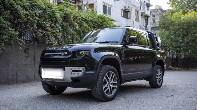 Land Rover Land Rover Defender view 3