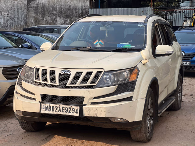 Mahindra Mahindra XUV500 view 4