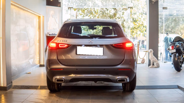 Mercedes-Benz Mercedes-Benz GLA view 3