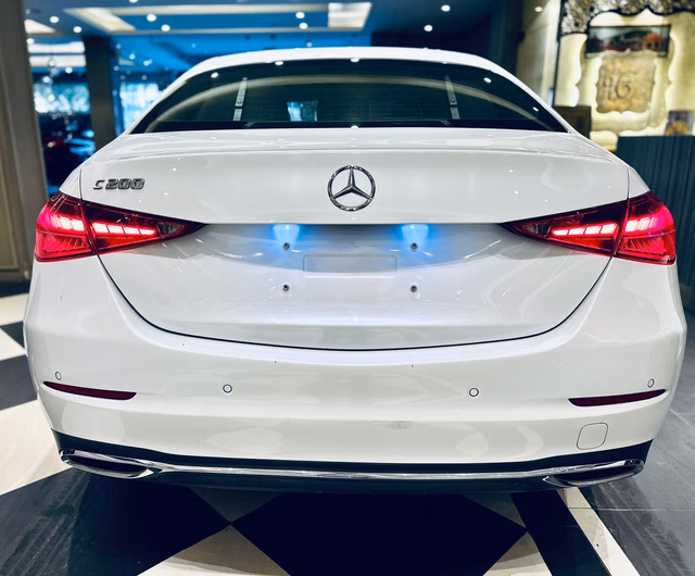 Mercedes-Benz Mercedes-Benz C-Class view 3