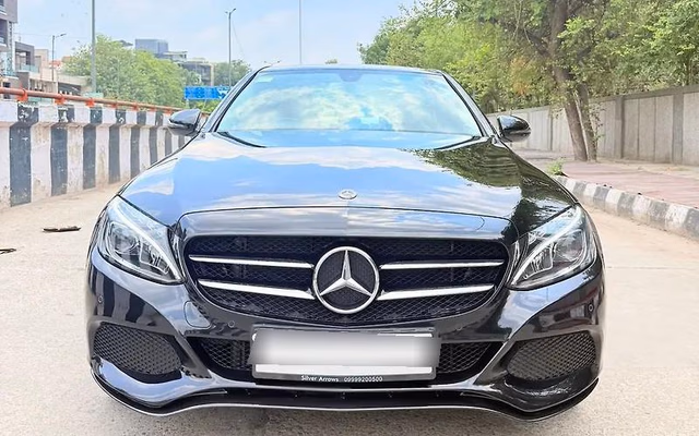 Mercedes-Benz Mercedes-Benz C-Class view 4