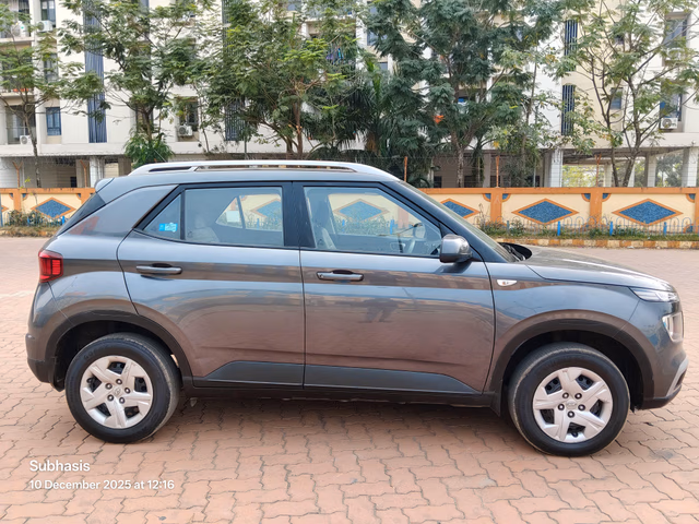 Hyundai Hyundai Venue view 3