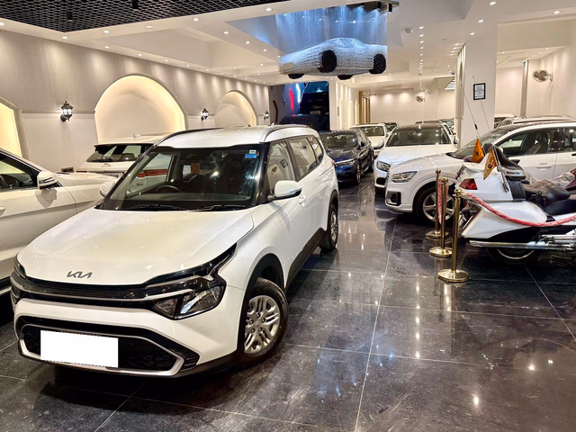 Kia Kia Carens view 5