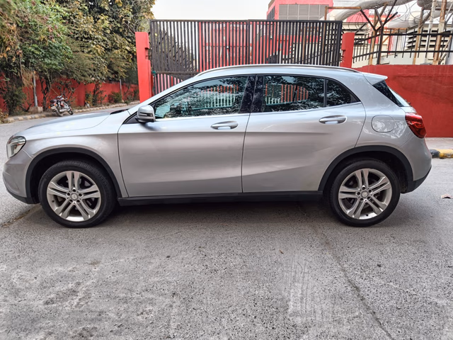 Mercedes-Benz Mercedes-Benz GLA Class view 5