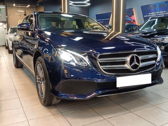 Mercedes-Benz Mercedes-Benz E-Class view 2