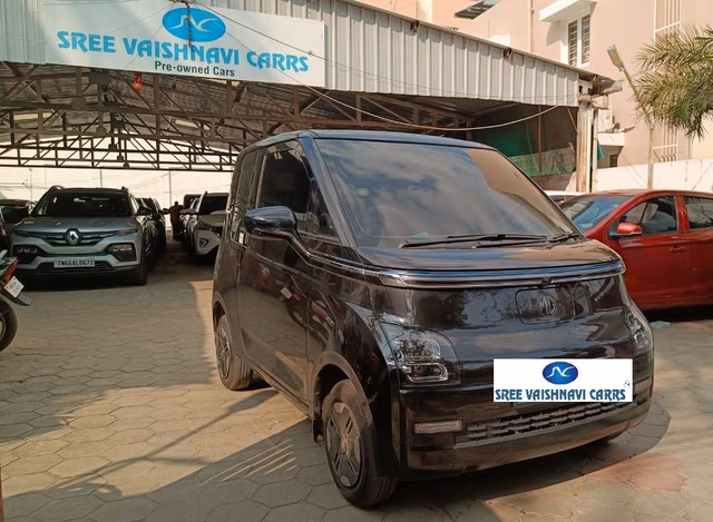 MG MG Comet EV view 2