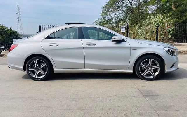 Mercedes-Benz Mercedes-Benz CLA view 3