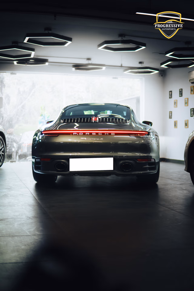 Porsche Porsche 911 view 3