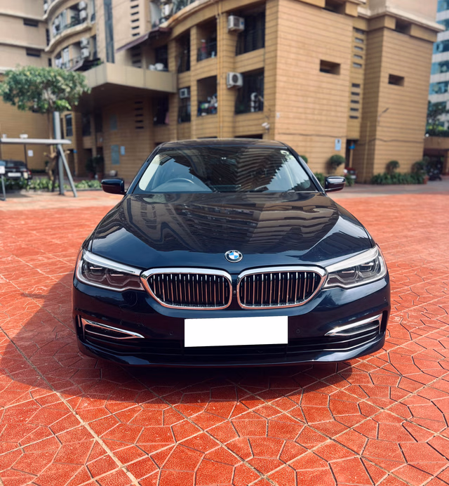 BMW BMW 5 Series view 2