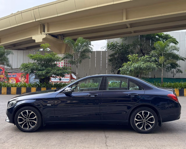 Mercedes-Benz Mercedes-Benz C-Class view 5