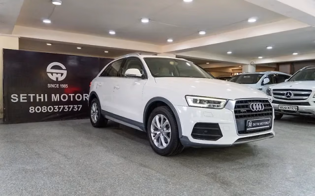 Audi Audi Q3 view 4