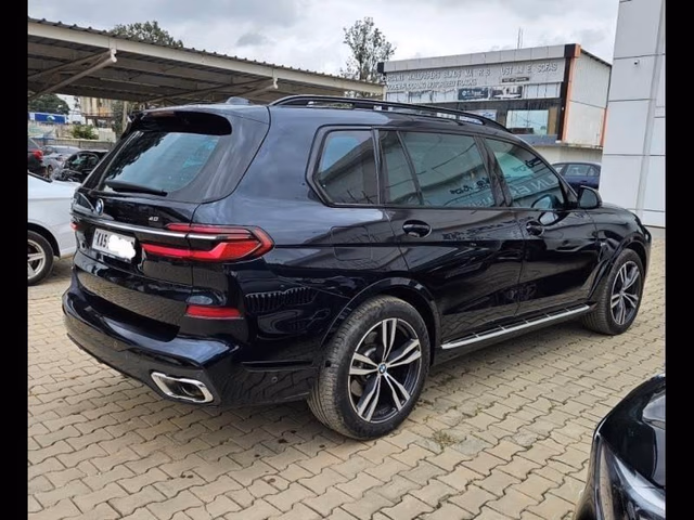 BMW BMW X7 view 3