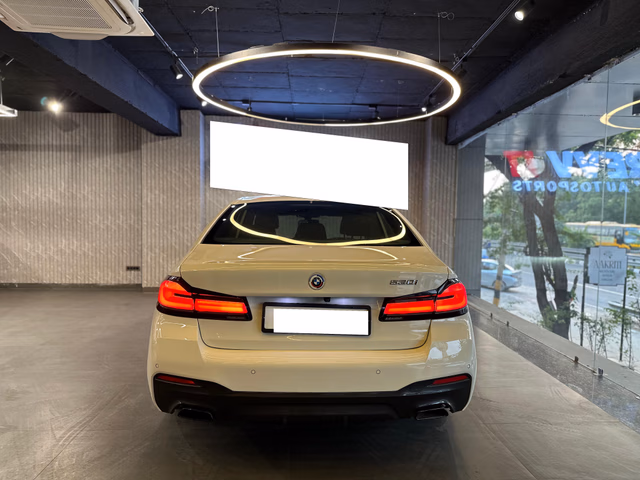 BMW BMW 5 Series view 4