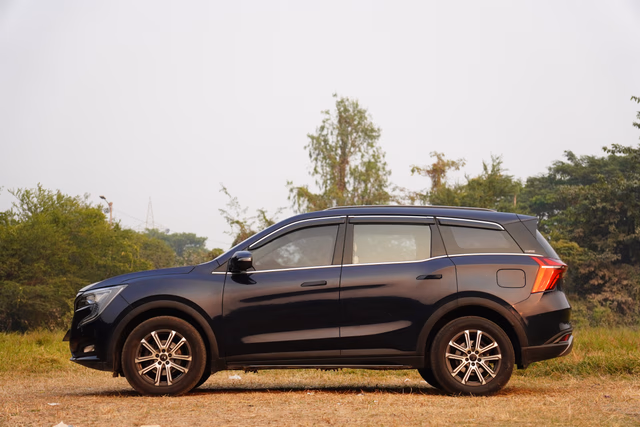 Mahindra Mahindra XUV700 view 5