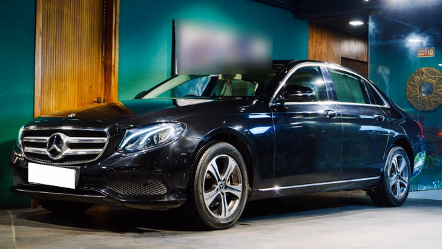 Mercedes-Benz Mercedes-Benz E-Class view 2