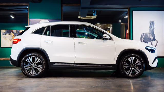 Mercedes-Benz Mercedes-Benz GLA view 5