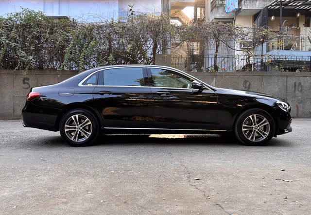 Mercedes-Benz Mercedes-Benz E-Class view 3