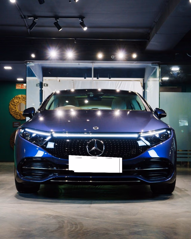 Mercedes-Benz Mercedes-Benz EQS view 5