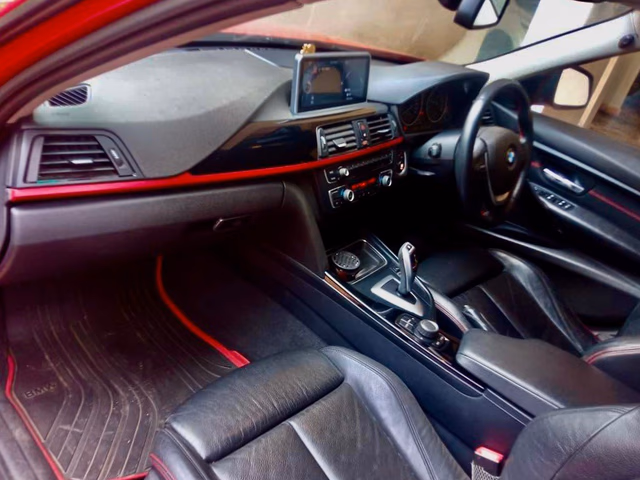 BMW BMW 3 Series view 3