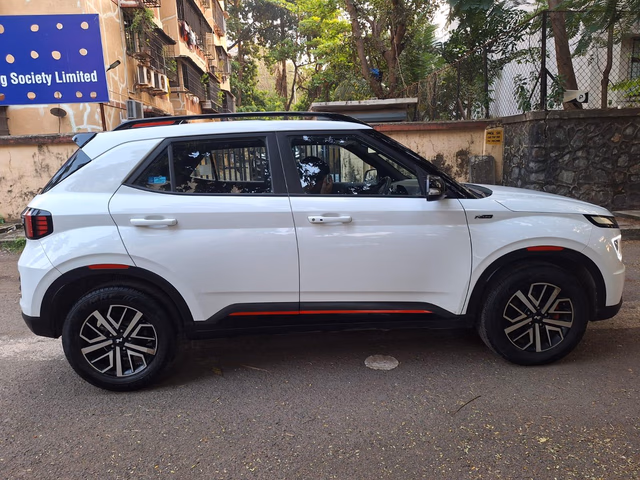 Hyundai Hyundai Venue N Line view 3