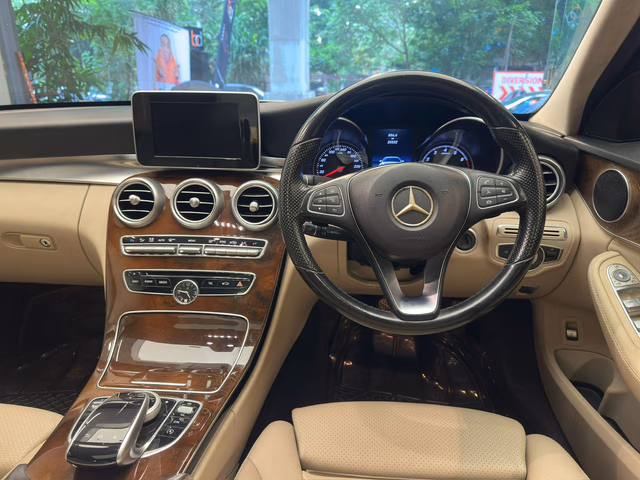 Mercedes-Benz Mercedes-Benz C-Class view 5