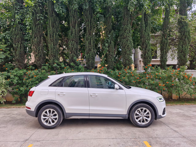 Audi Audi Q3 view 3