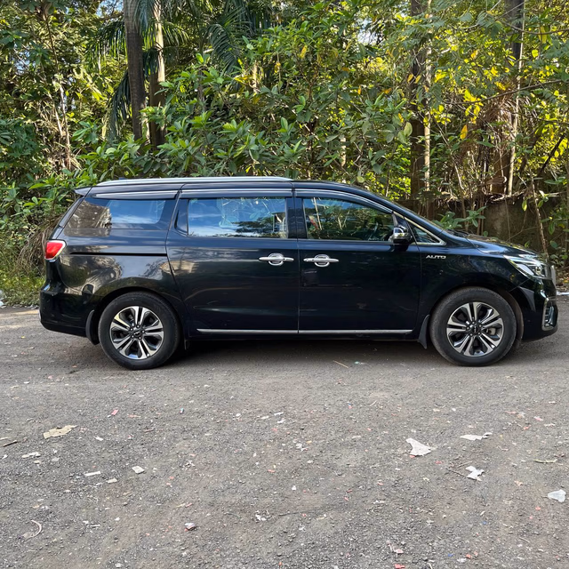 Kia Kia Carnival view 3