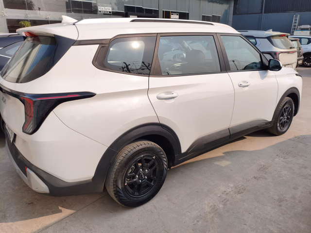 Kia Kia Carens Clavis view 2